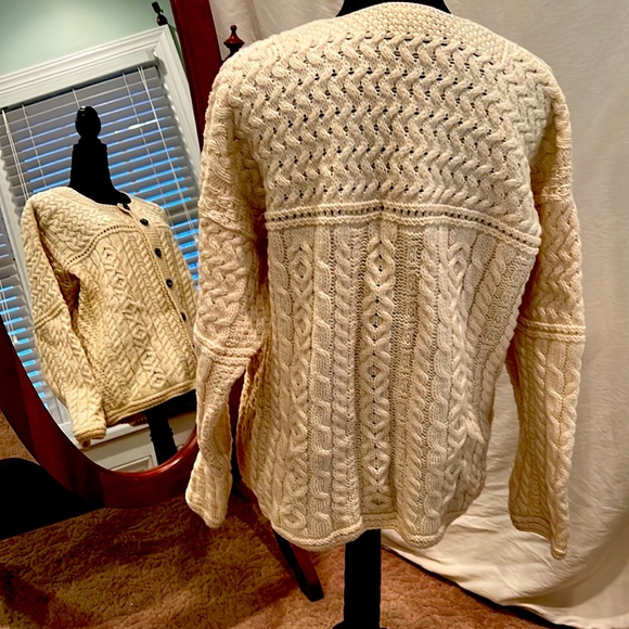 Aran Isles Cableknit 100% Wool Cardigan with beautiful buttons - Picture 2 of 7